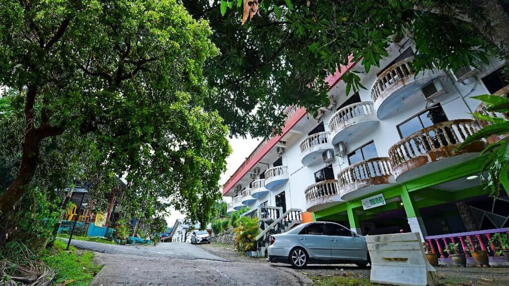 Teresek View Motel Kuala Tahan Exterior photo