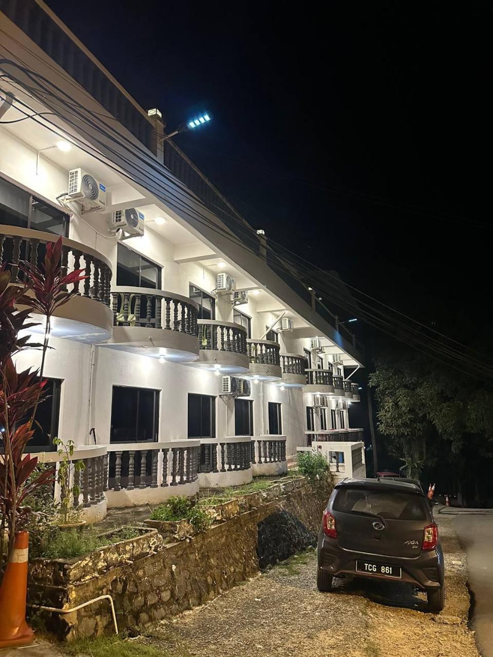 Teresek View Motel Kuala Tahan Exterior photo